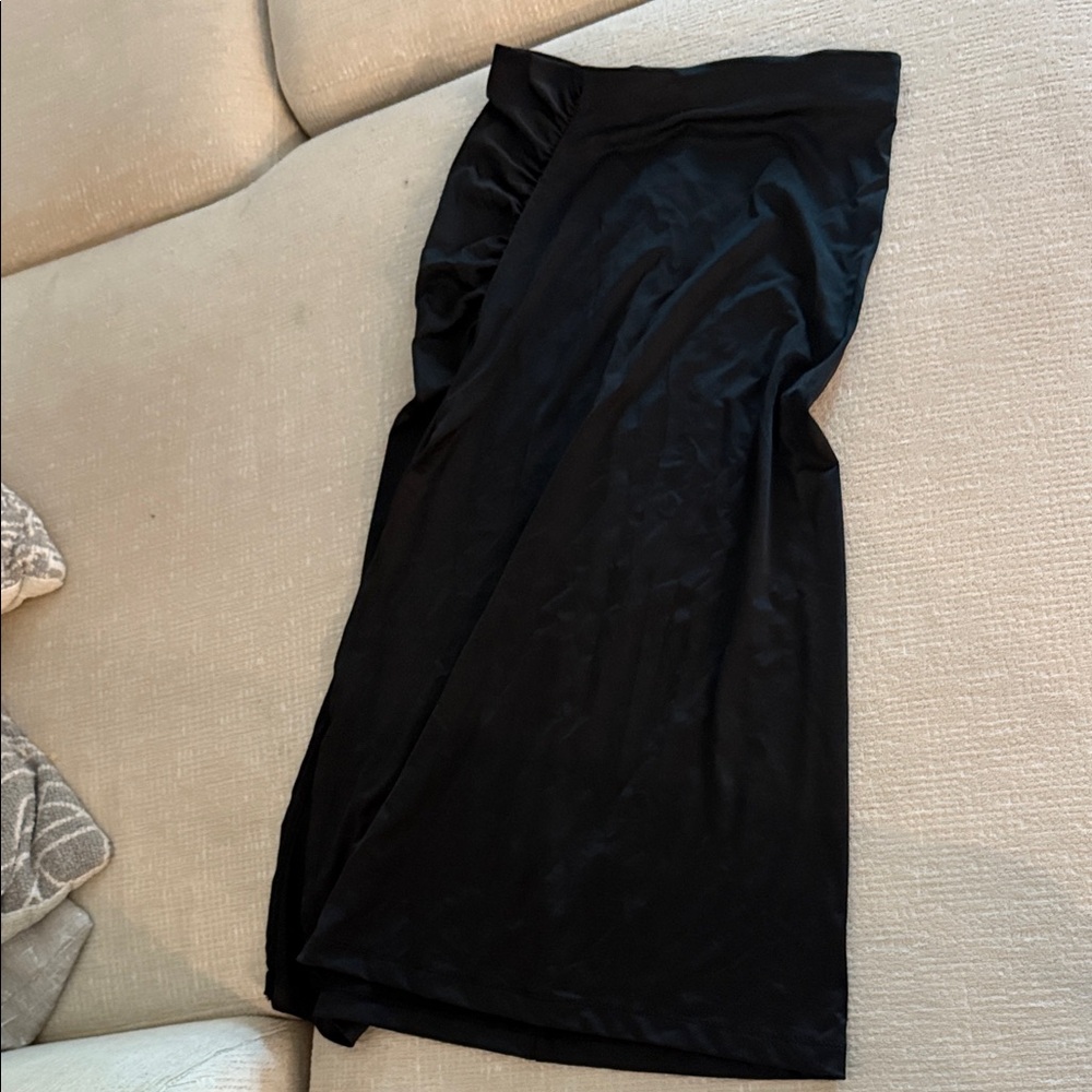 Elegant Black Classic Midi Skirt with Slit